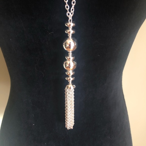 🌷 Joan Rivers Long Tassel Necklace 🌷 - Picture 2 of 9